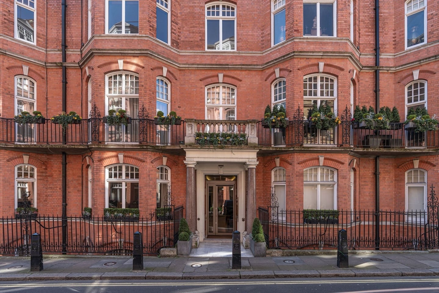 1 Bed Flat, Mayfair, W1J, N1 7GU