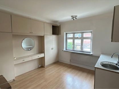 Studio Flat, North Circular Road, NW2
