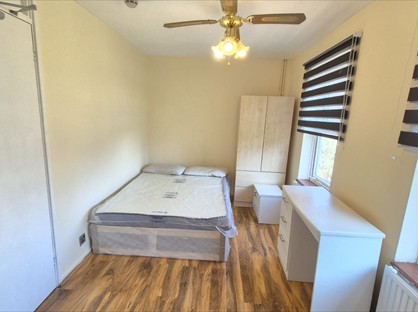 Studio Flat, Castle Close, E9