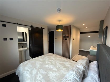 Room in a Shared House, Norman St, M35