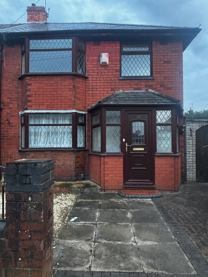 3 Bed Semi-Detached House, Larch Avenue, WN5 – photo 1