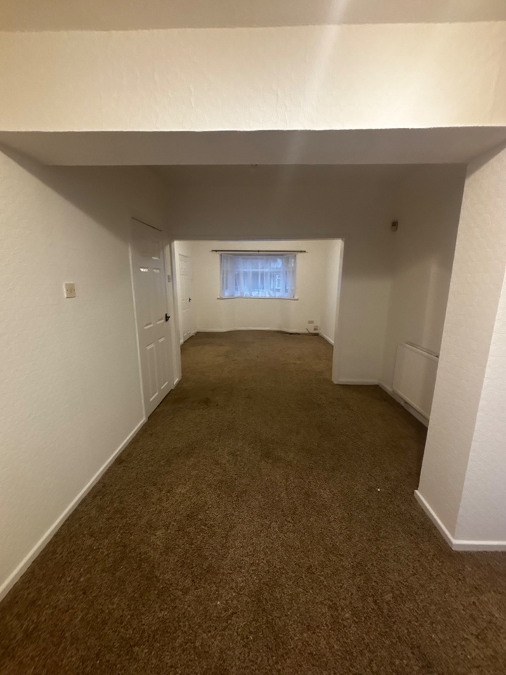 3 Bed Semi-Detached House, Larch Avenue, WN5 – photo 4