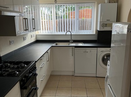 3 Bed Semi-Detached House, Beales Way, CB4