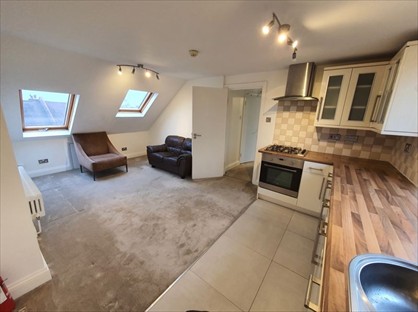 Studio Flat, Glencairn Road, SW16
