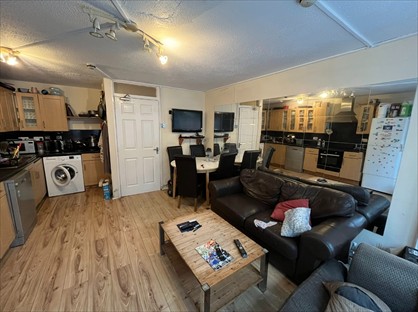 Room in a Shared House, Penrith Close, SW15
