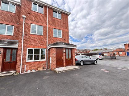 2 Bed Terraced House, Stirrup Field, WA3