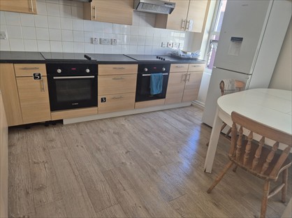 Room in a Shared House, Market St, TQ1
