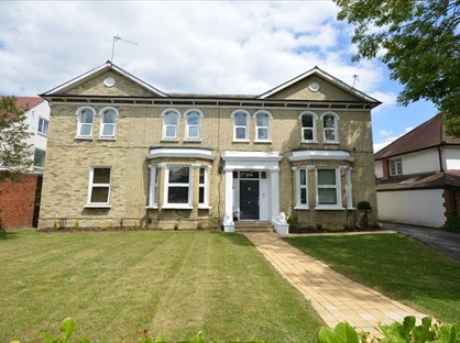 2 Bed Flat, Coombe Lane, SW20