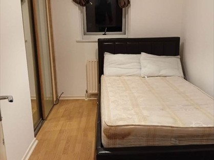 Room in a Shared Flat, Wheatley Close, NW4