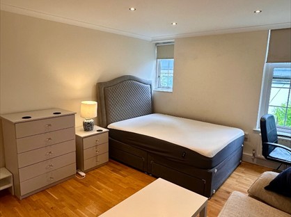 4 Bed Flat, Wellesley House, NW1