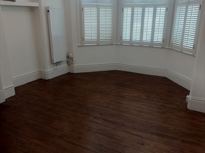 Bedsit, Rosebery Road, N10