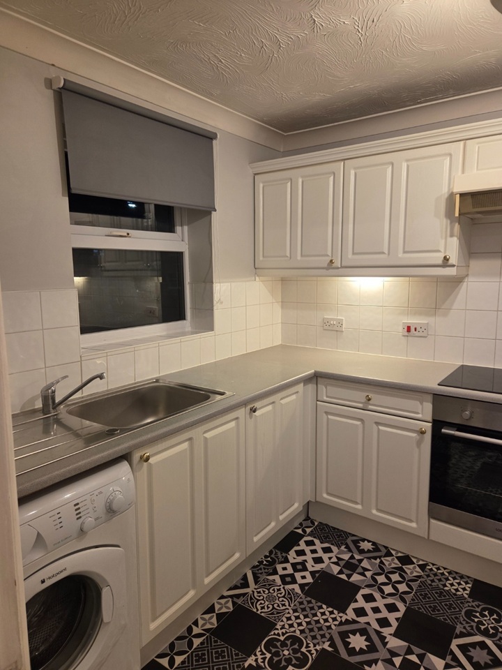 1 Bed Flat, Regency Court, LE3 photo 3