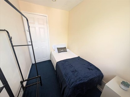 Room in a Shared House, Norman St, M35