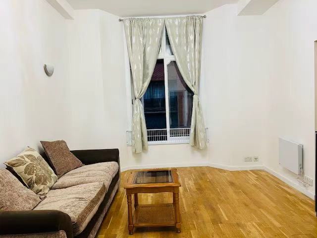 2 Bed Flat, The Grand, M1