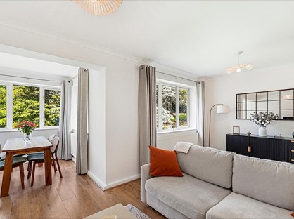 2 Bed Flat, Kingfisher Court, SW19
