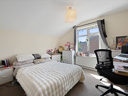 3 Bed Flat, Hoyle Road, SW17