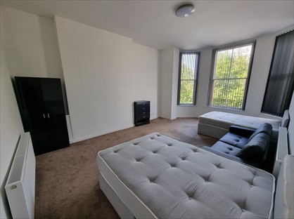2 Bed Flat, Upper Parliament Street, L8