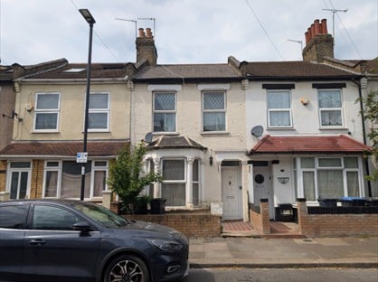 3 Bed Terraced House, Raynham Avenue, N18