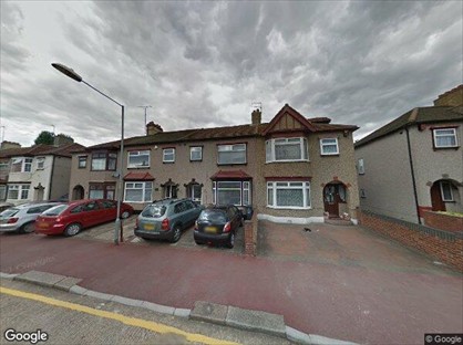 3 Bed Detached House, Sandown Avenue, RM10