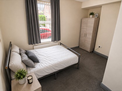 Room in a Shared House, Middlesex St, S70