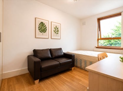 3 Bed Flat, Stonehouse, NW1