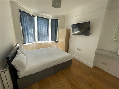 Room in a Shared House, Durants Road, EN3