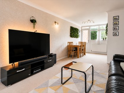2 Bed Maisonette, Moorholme, GU22
