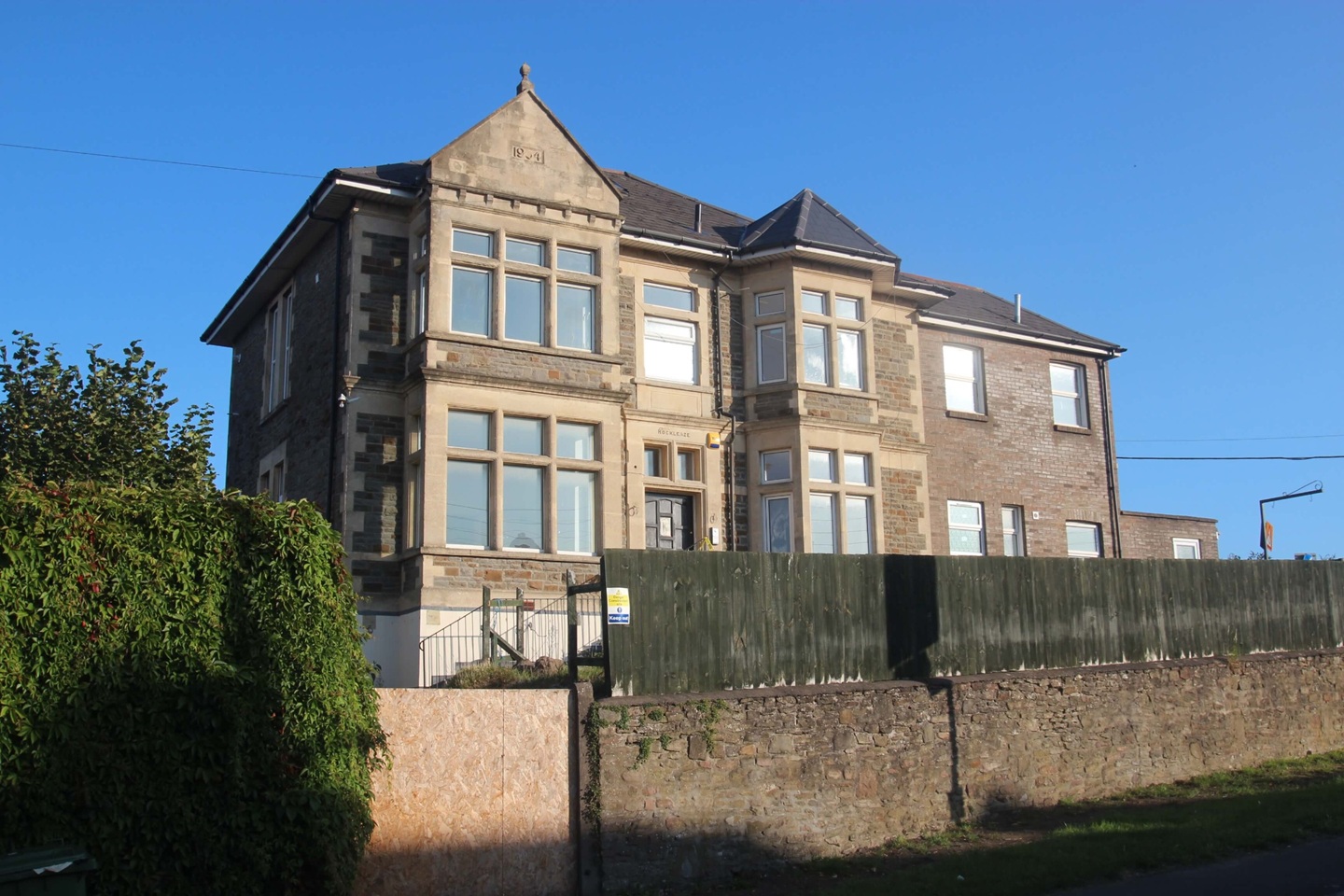 2 Bed Flat, Hanham, BS15 photo 2