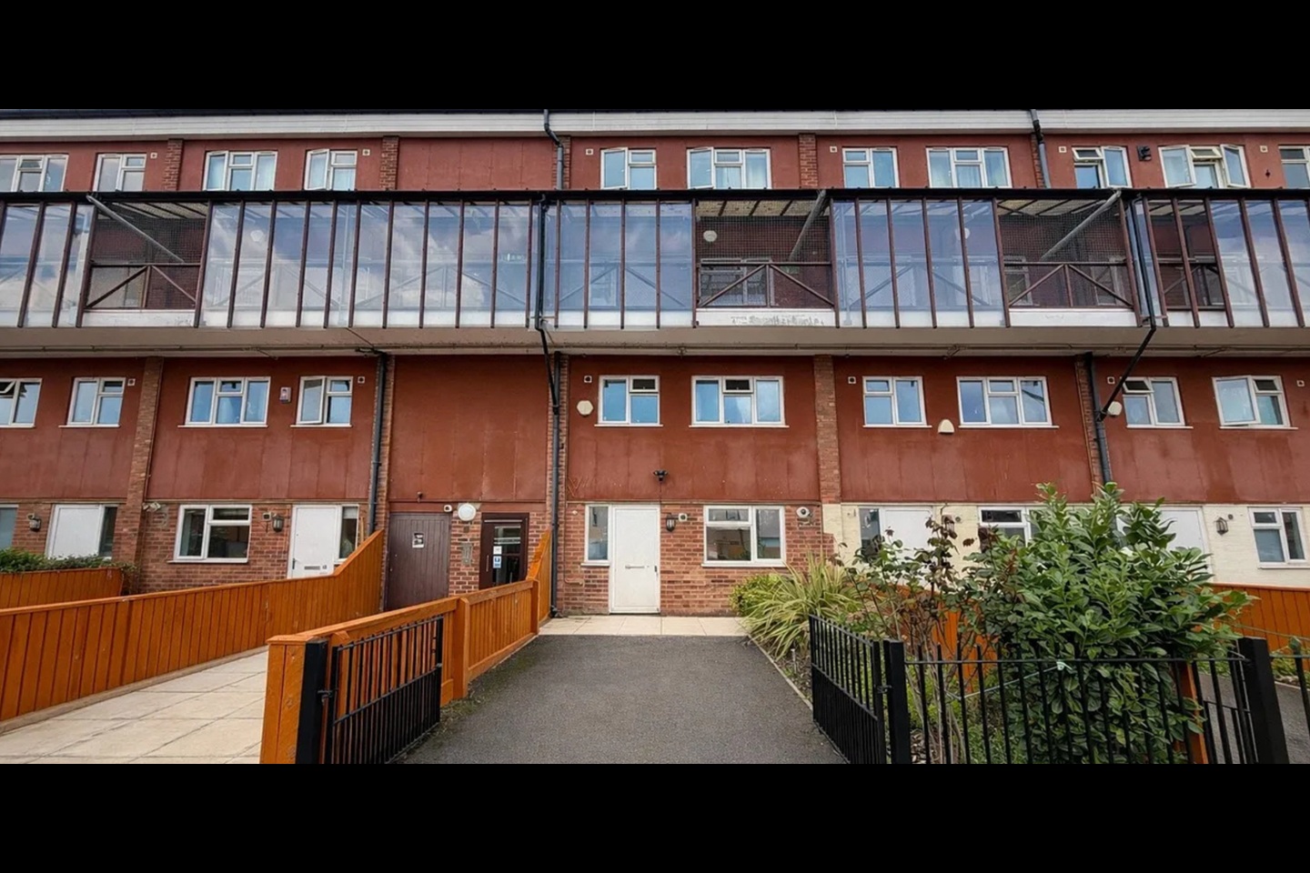 2 Bed Maisonette, Hursthead Walk, M13 photo 3