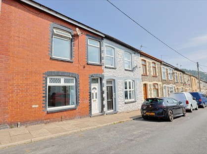 3 Bed Terraced House, High St, CF40