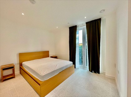 Studio Flat, Sidney St, E1