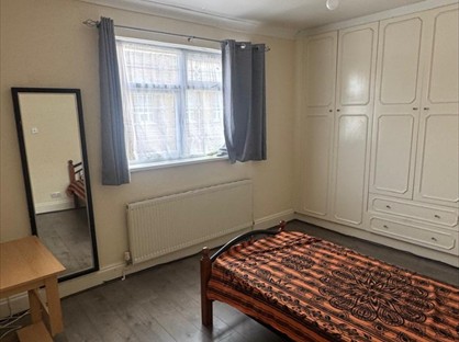 1 Bed Terraced House, Whitfield Road, E6