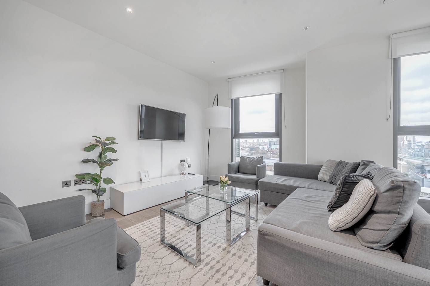 3 Bed Flat, Foundry House, SW8 photo 3