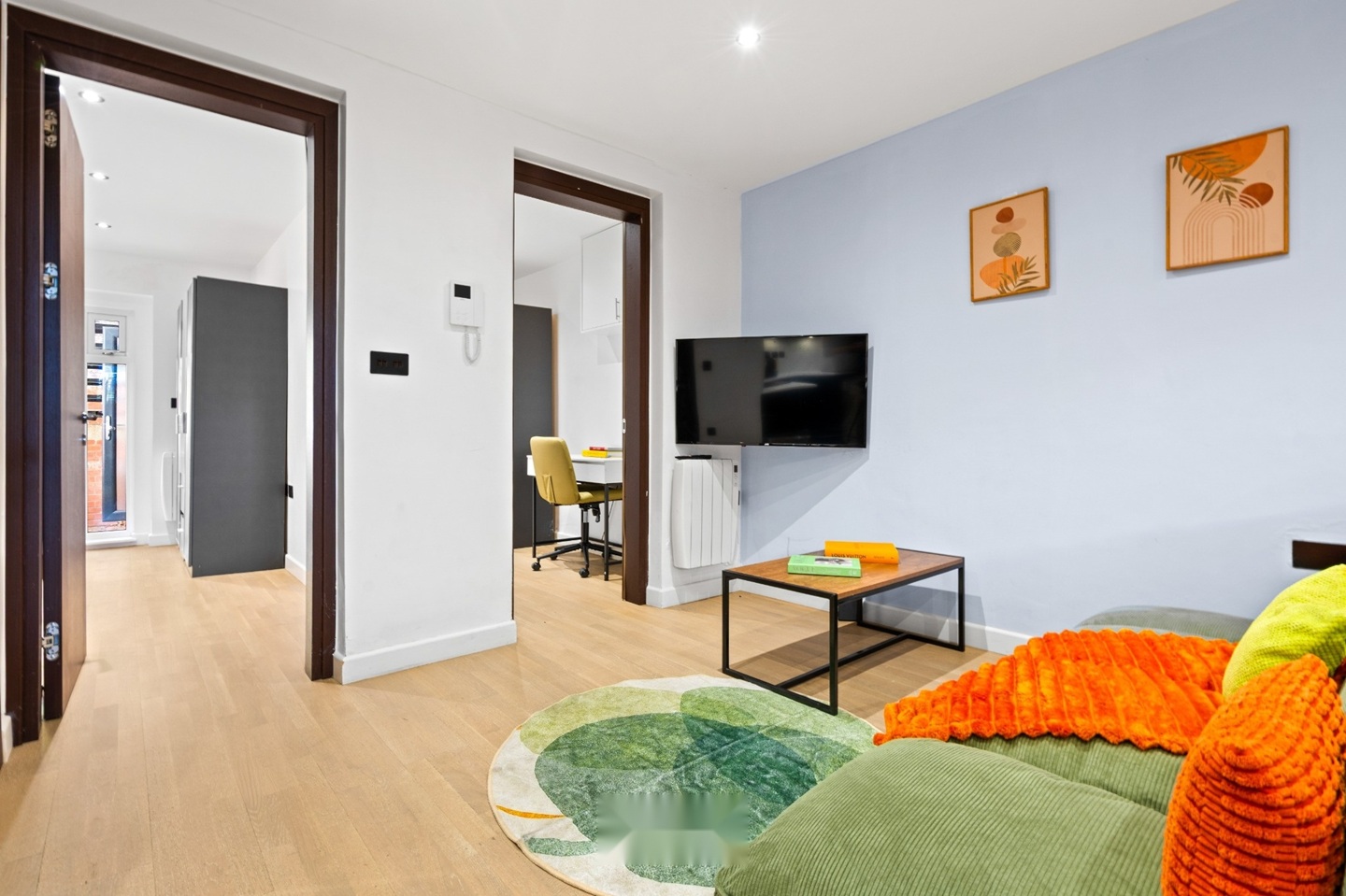 2 Bed Flat, Holloway Road, N19 photo 2