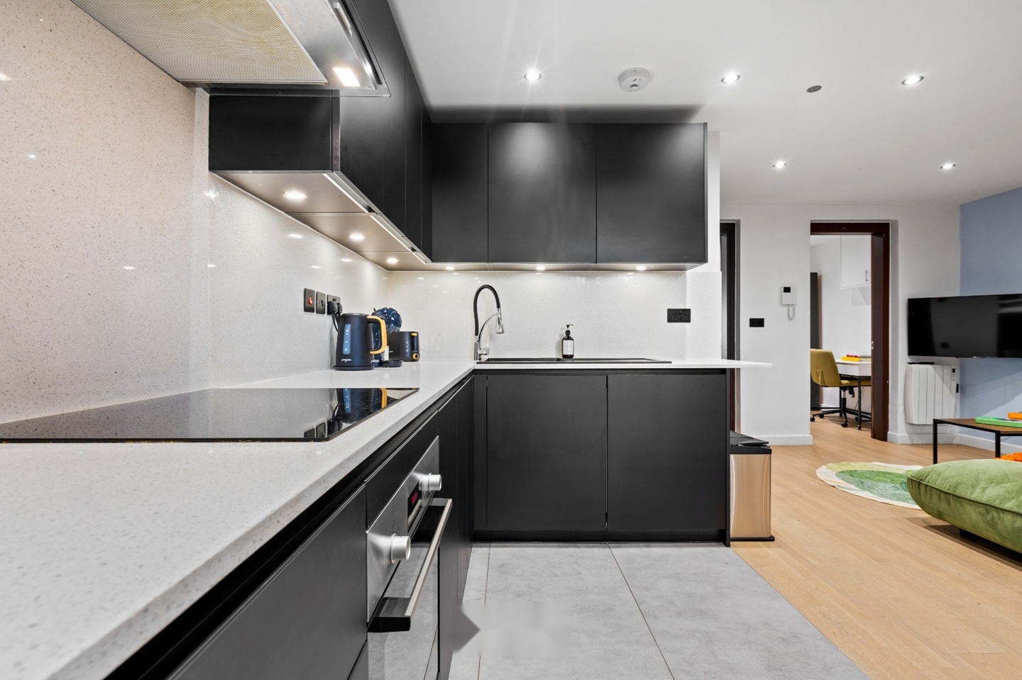 2 Bed Flat, Holloway Road, N19 photo 4