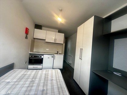 Studio Flat, Villiers St, CV2
