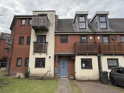 3 Bed Terraced House, Queensway, M27