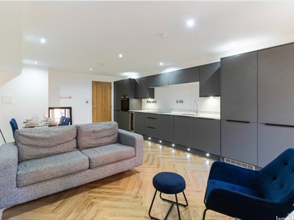 2 Bed Flat, The Hallmark, B19