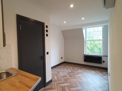 Studio Flat, The Boulevard, SW17