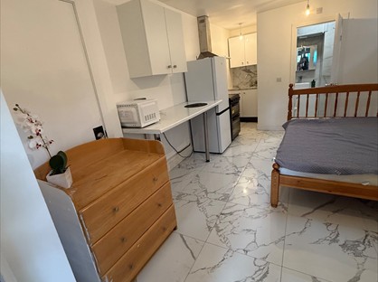 Studio Flat, Pines Avenue, EN1