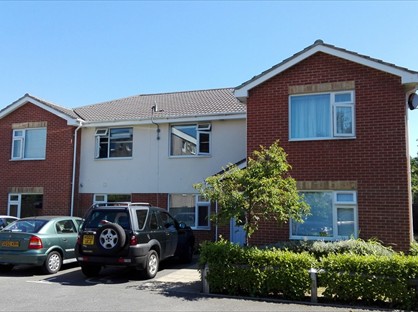 1 Bed Flat, Egmont Road, BH16