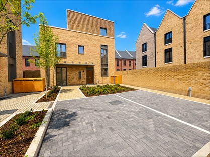 3 Bed Detached House, Stewer St, SE18