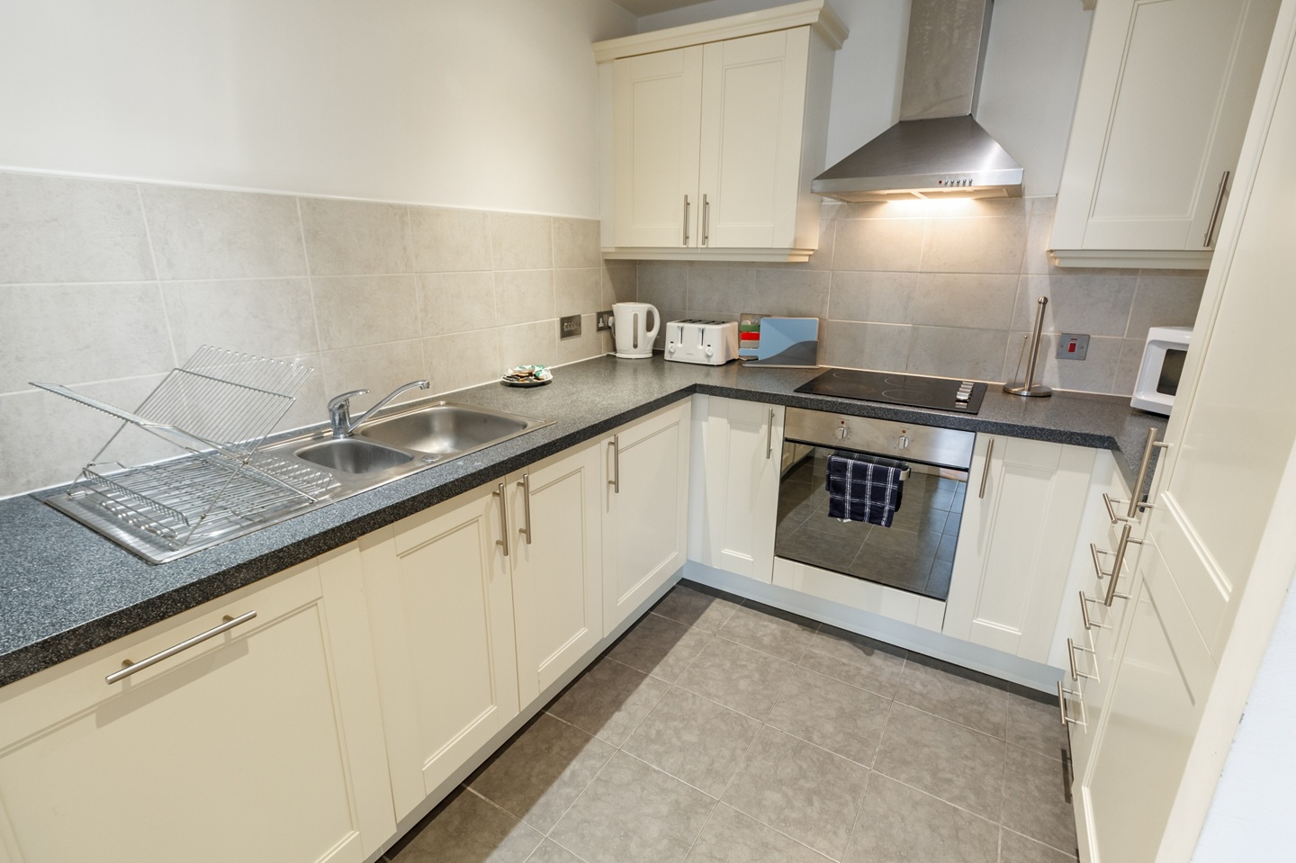 2 Bed Flat, Marlborough St, L3 photo 2