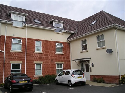 2 Bed Flat, Hawthorn Road, BH9