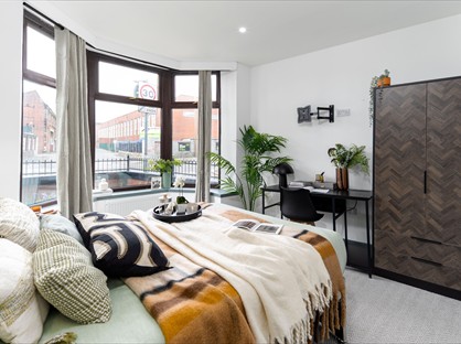 Room in a Shared House, Heywood St, BL9