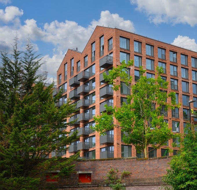 2 Bed Flat, Glasswater Locks, B4