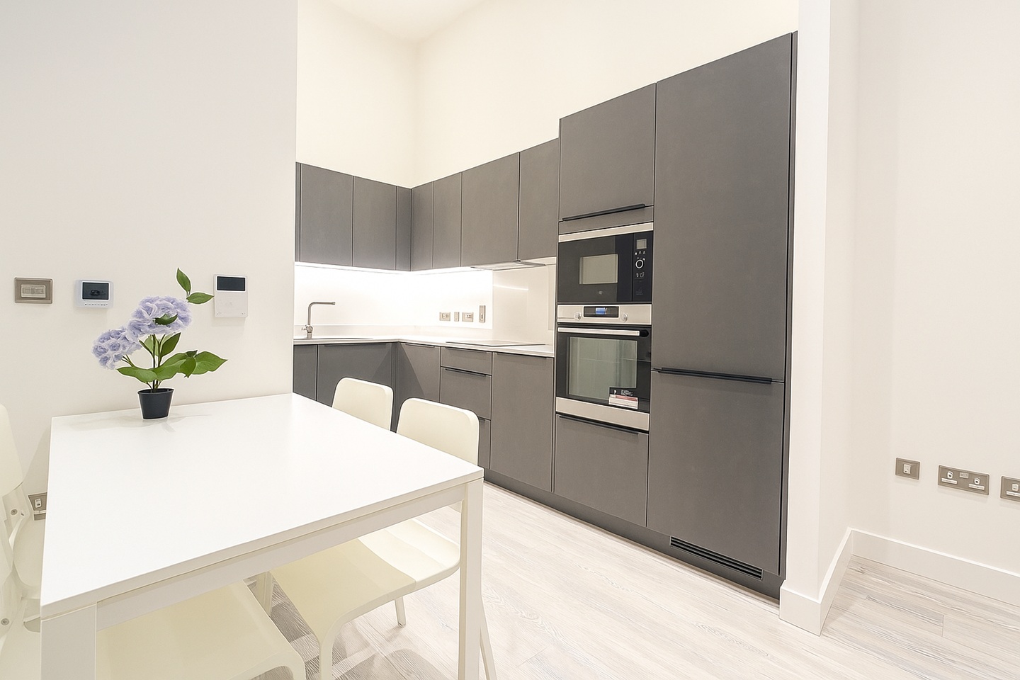 2 Bed Flat, Turing Way, CB3 photo 2