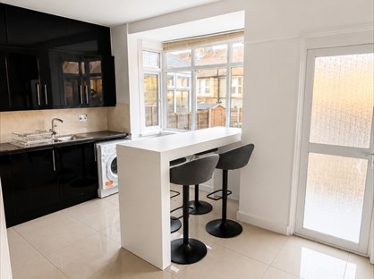2 Bed Terraced House, Lessingham Avenue, SW17