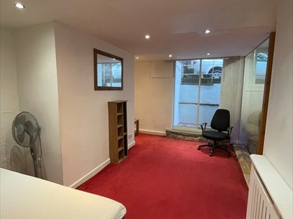 1 Bed Flat, Trinity Street, HD1