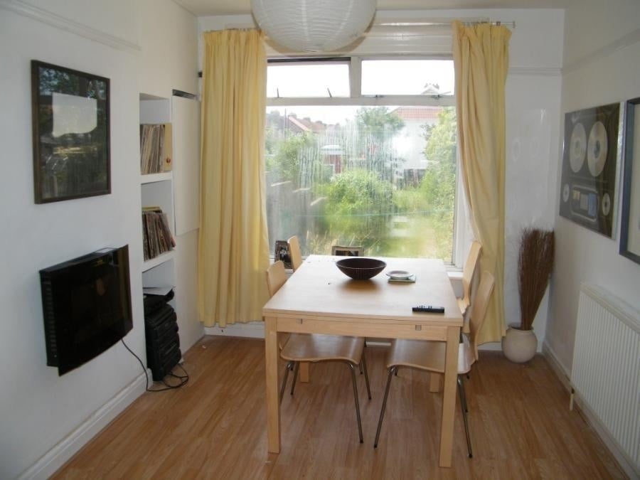 4 Bed Terraced House, Eighth Avenue, BS7 photo 2